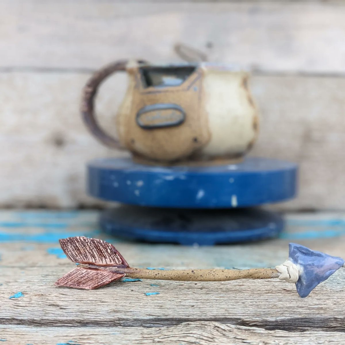 crashpixiepot's tweet image. Custom #DnD character mug: Lyndie Drinkwater, a halfling artificer. I got my coworker into #TTRPGs and I made her a mug for her character.