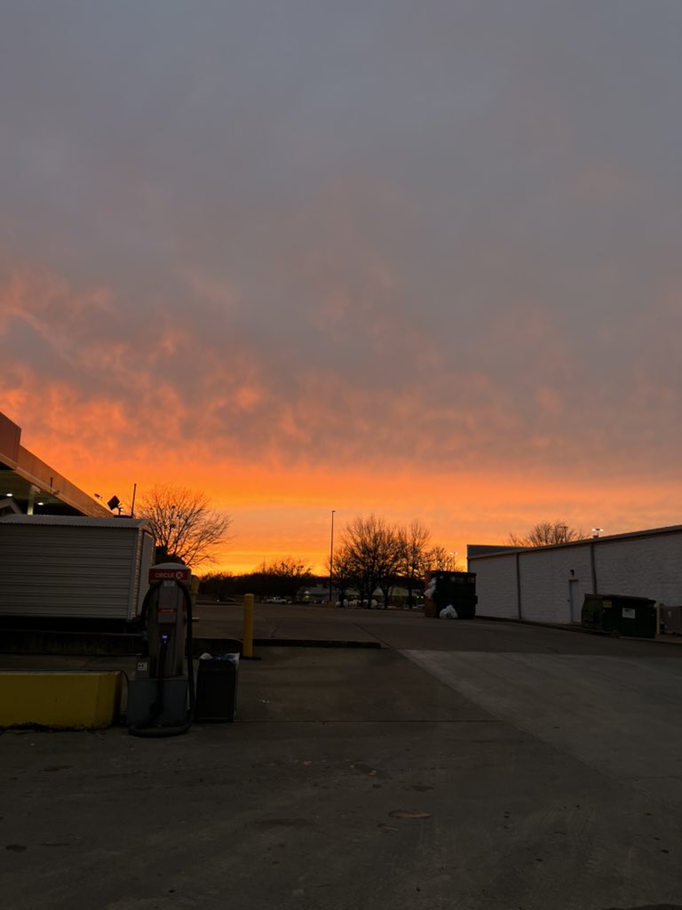 HoustonSerenity's tweet photo. I just love the sky https://t.co/C6Ljlp7Mya