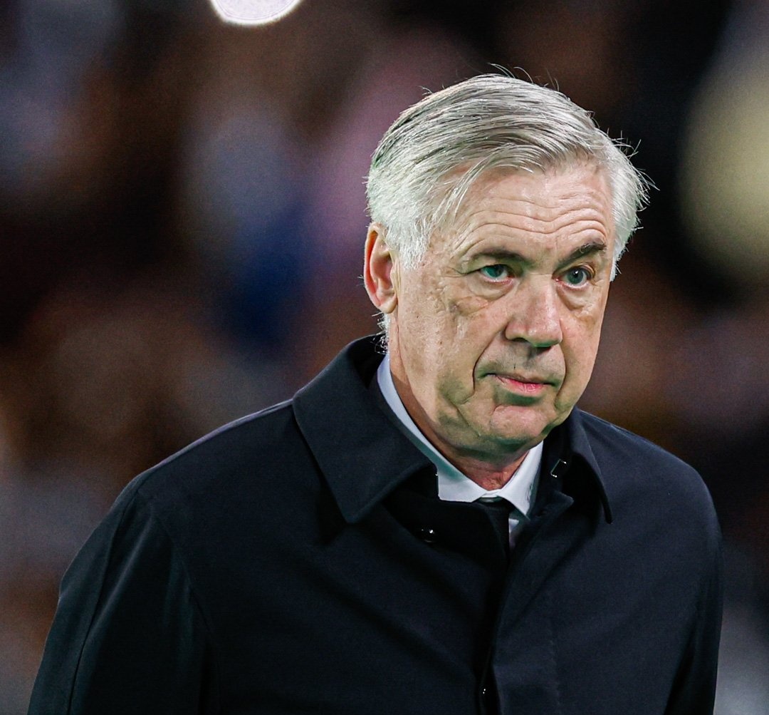 🗣🎙ANCELOTTI: "La semana de Vinicius ha sido como la nuestra, dolido por la derrota en Mallorca, pero con ganas de volver a ganar. Tiene ilusión. Va a tener descanso un par de días y volverá ante Osasuna. No muestra cansancio, pero le va a venir bien descansar".
#RealMadrid