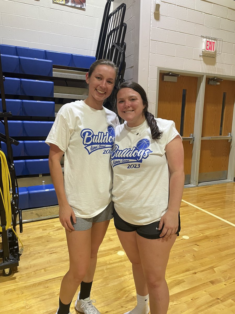 CoachCCox_'s tweet photo. 2015 representing tonight! Thank you for bringing us out of retirement @PBulldogBooster . Had so much fun 💙 #wewon #alreadysore #alumnigame https://t.co/gXVu8E3s80