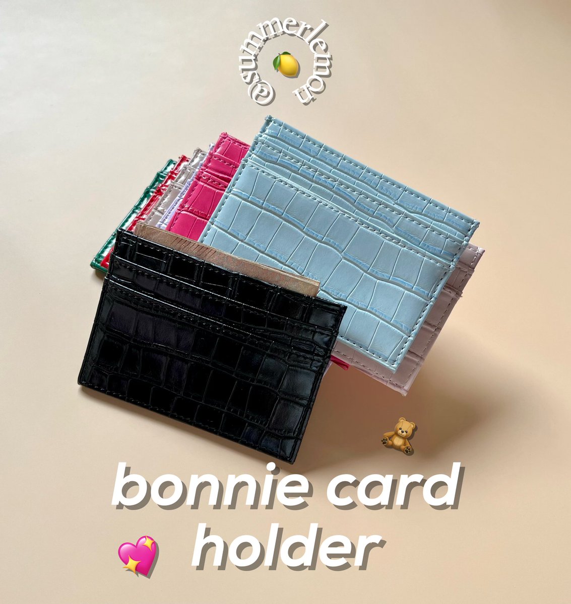 summerlemon's tweet photo. 💍 V-Day Sales x bonnie card holder 💖
ลดรับเดือนแห่งความรักกับกระเป๋าใส่บัตรค่า ในช่วงเทศกาลแบบนี้จะซื้อใช้เองหรือซื้อเป็นของขวัญให้คุณเพื่อนคุณแฟนก็ได้หมดค่า มี 8 สีให้เลือกสรร สำหรับสายสีมงคล น้องขนาด ~10x7.5 มี 4 ช่องด้านข้างและช่องกลางอีก 1 เหลือ 100-. ซื้อ 2 ใบส่งฟรีค่า https://t.co/VxZFyqyhuD