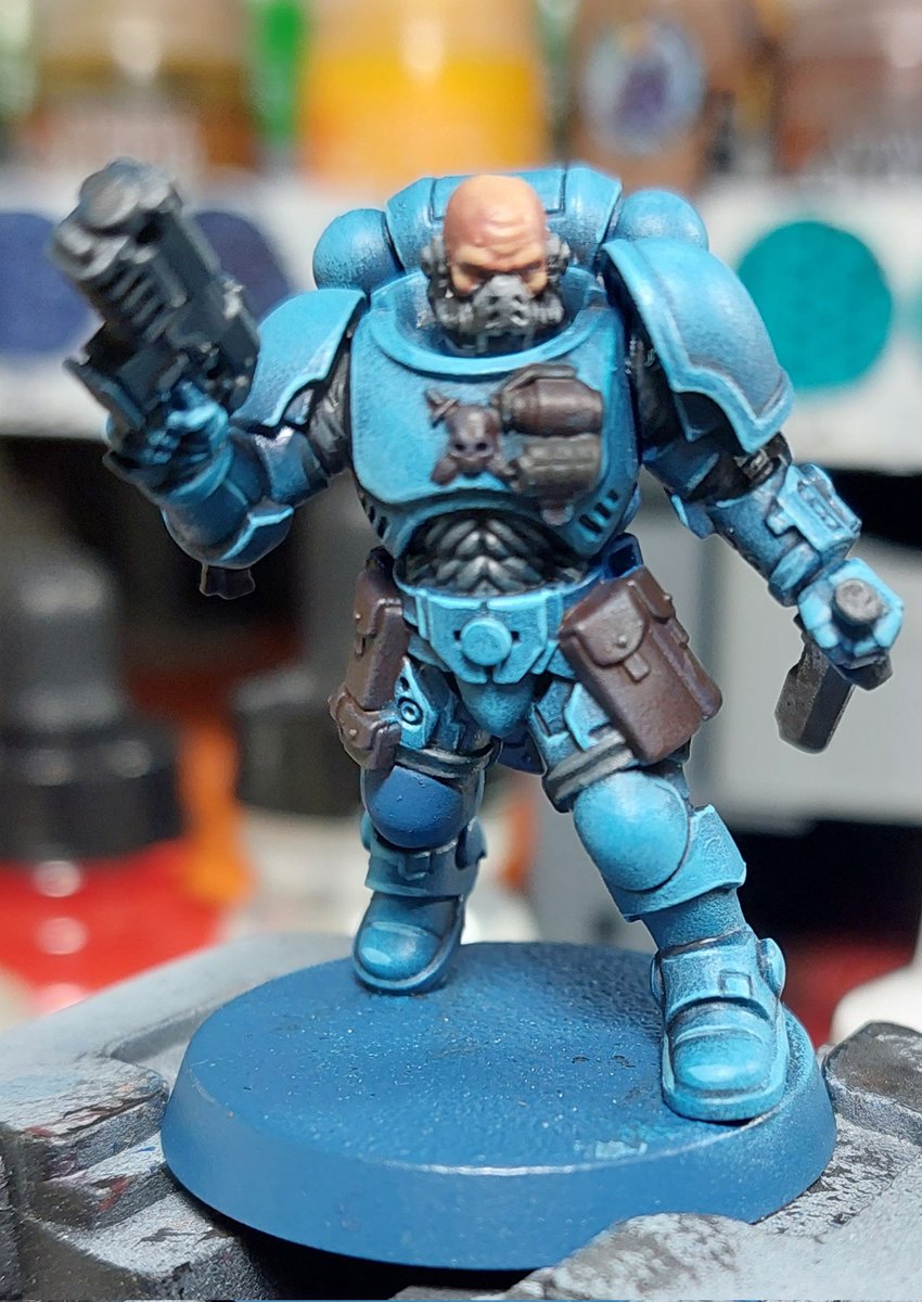 Started on the Reiver Sergeant today. #paintingwarhammer #WarhammerCommunity #spacemarines #emperorsspears #warhammer40k #miniaturepainting #hobbystreak day 33