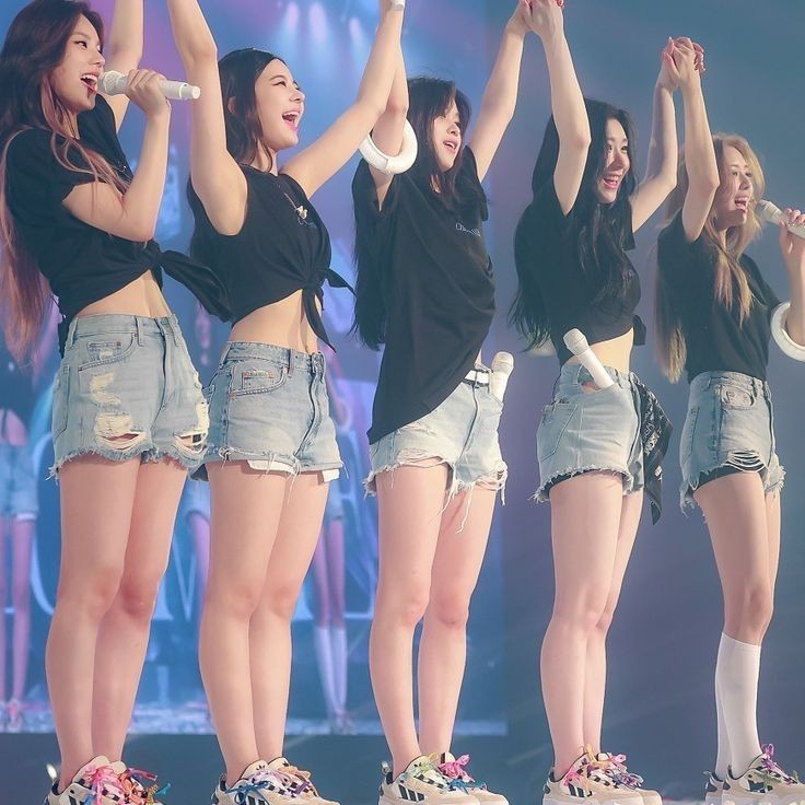 Ai_lovitzy's tweet photo. 4 YEARS WITH ITZY
Happy anniversary ayang²ku ❤️ 
#ITZY_4th_Anniversary
#믿지와_함께_날아오른_있지의4주년
@ITZYofficial https://t.co/7QdfrjCRyL
