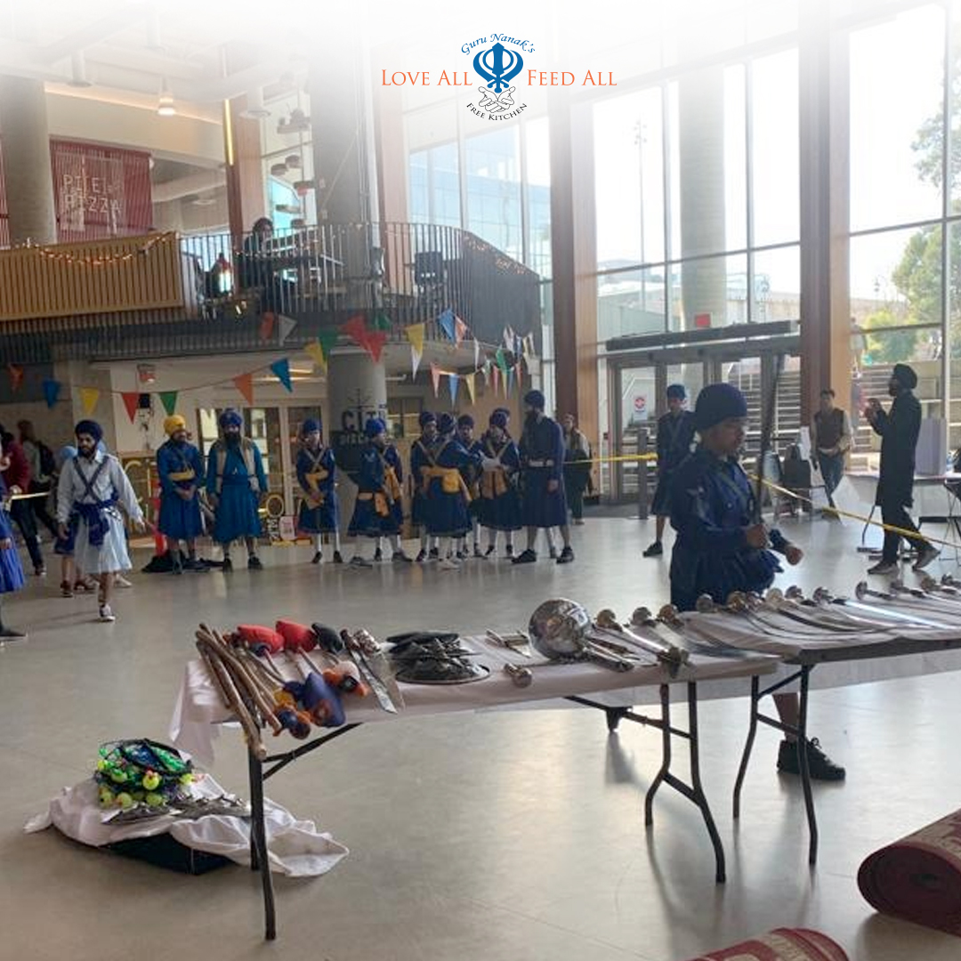 gnfkCanada's tweet photo. GNFK cooked and served Guru ka Langar to students at UBC. SSA UBC, the organizers of the event were very thankful to volunteers of GNFK "it was a tremendous success, serving students of all backgrounds Guru Ka langhar is very humbling, this is what Sikhi is about .."

#gnfk https://t.co/G7nZxWgMtX