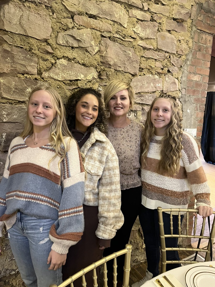 Look at all these ladies, rockin Layered Elements garb!
#fashion #fashionblogger #boutique #boutique #boutiquestyle #dtsf #downtownsiouxfalls #siouxfalls #shopsmall