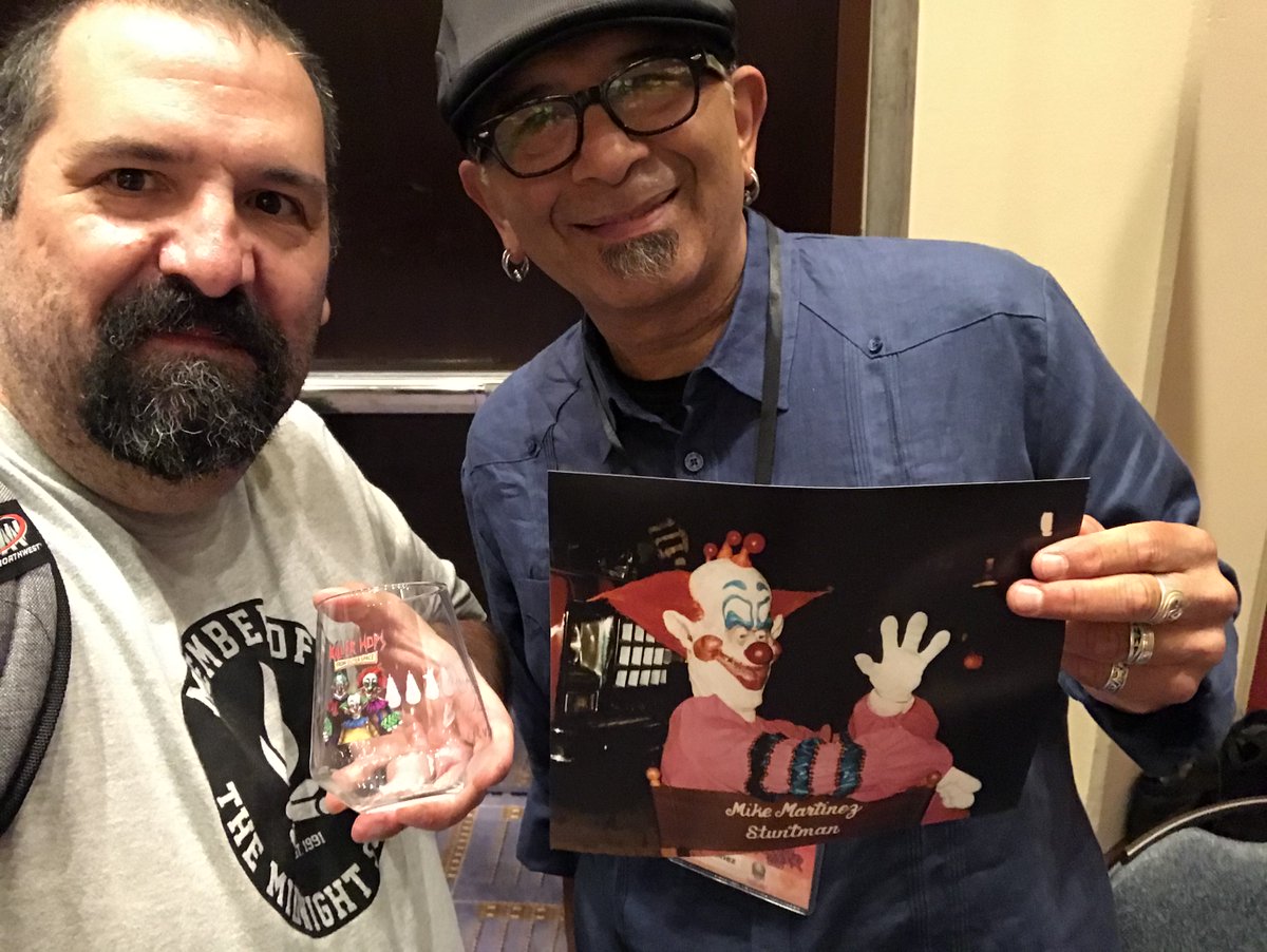 Looking forward to the invasion of Klowns tonight on #Svengoolie! But after meeting Slim and Rudy, I don't think they're that bad #killerklowns