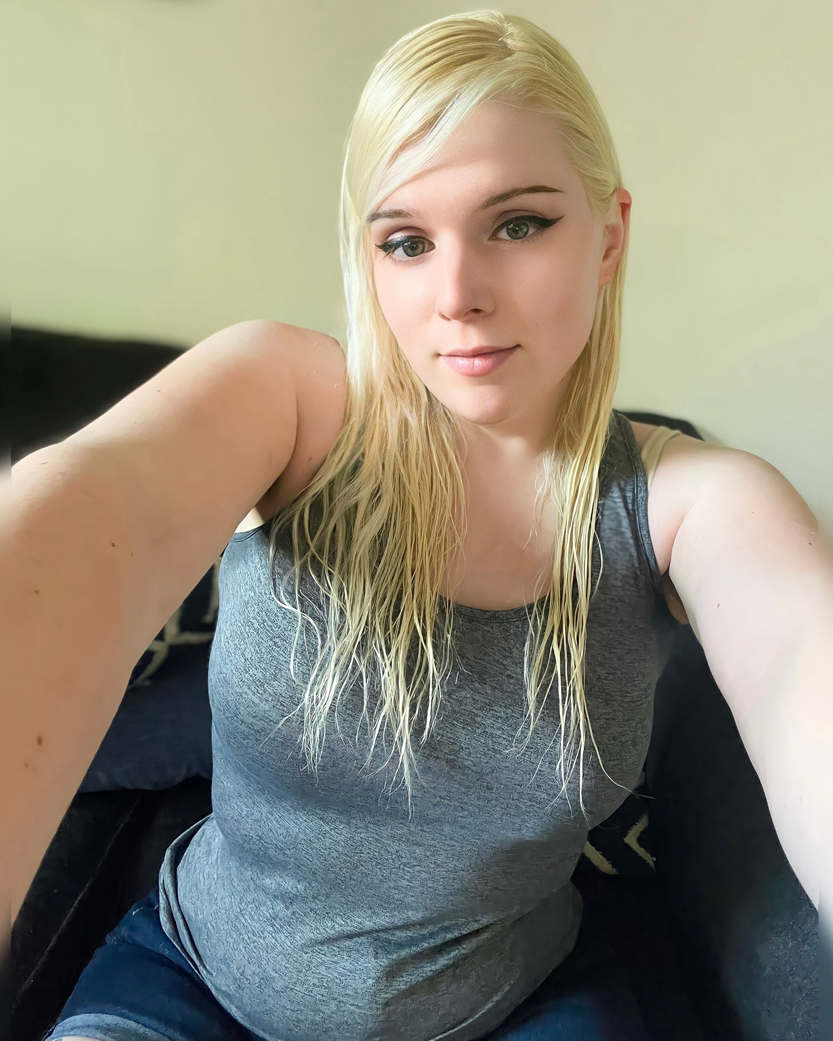 🏳️‍⚧️ Amanda Rae 🏳️‍⚧️ on Twitter: "What if the neighbors catch us