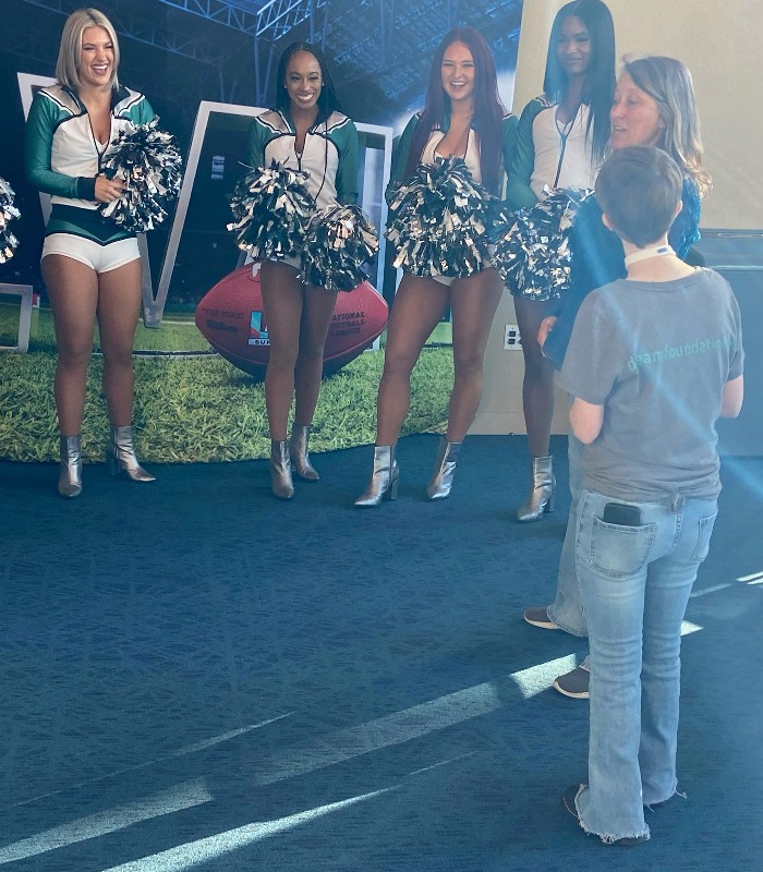 dreamfound's tweet image. Dream recipient Kellirae, off to @SuperBowl w/her family &amp;amp; former cheer coach, arrived at @NFL Experience for a meet &amp;amp; greet w/@eaglescheer! Kellirae was able to communicate w/cheerleader KelseyRae using ASL. Special moment for everyone! @Eagles #SuperBowlLVII #NFL #EaglesCheer