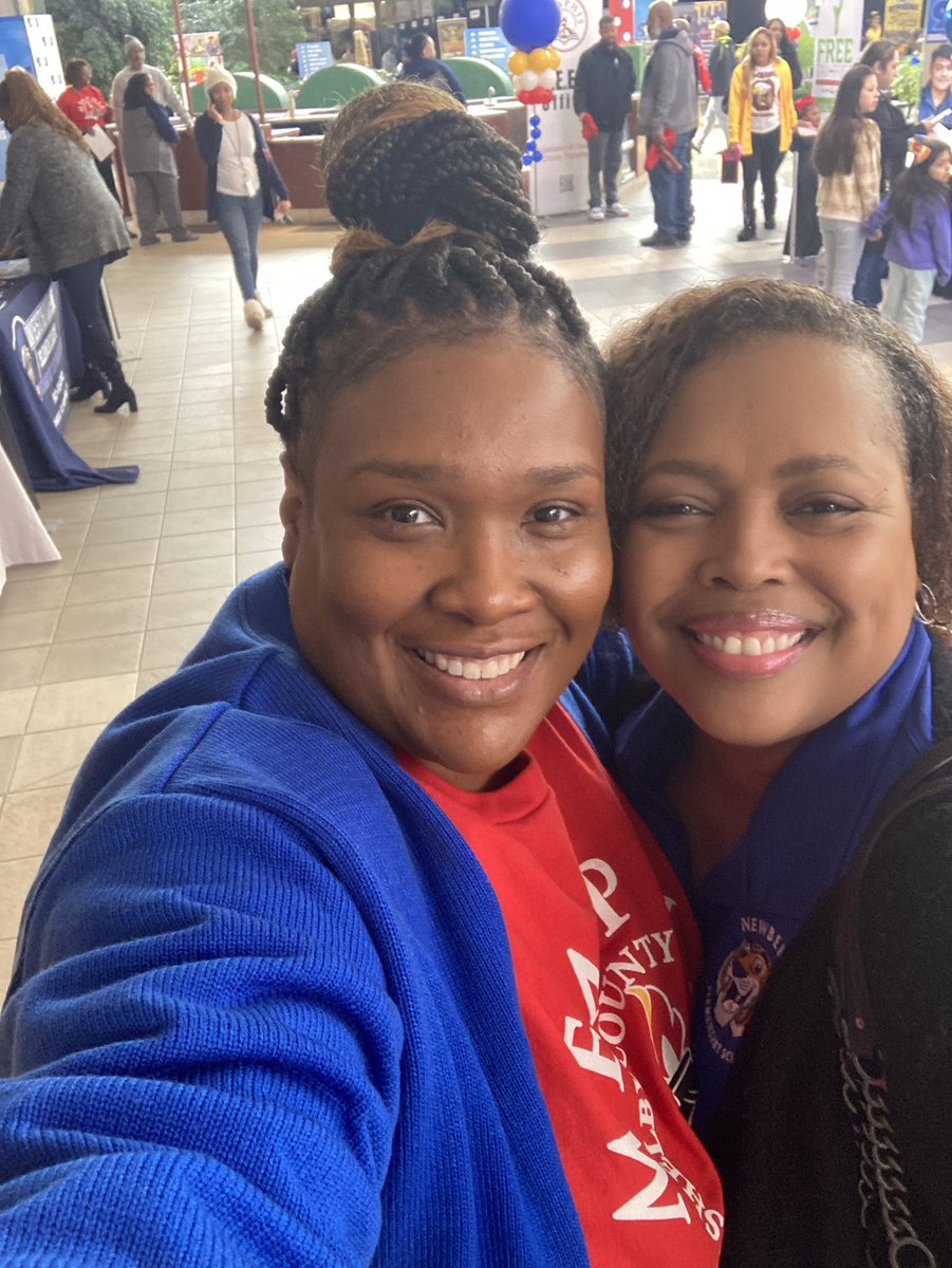 MSCSESL's tweet photo. The ESL Department enjoying today’s MSCS School Choice Showcase. #MSCSTogether #TrendingUp #ESLRocks https://t.co/tPdijdMVrF