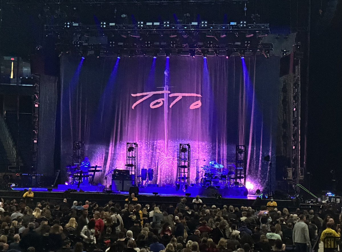 MarkYusko's tweet photo. Itโs 1982 tonightโฆ
Toto opening for @JourneyOfficial
#19Again โค๏ธ๐ธ https://t.co/PjV8fbnoG7