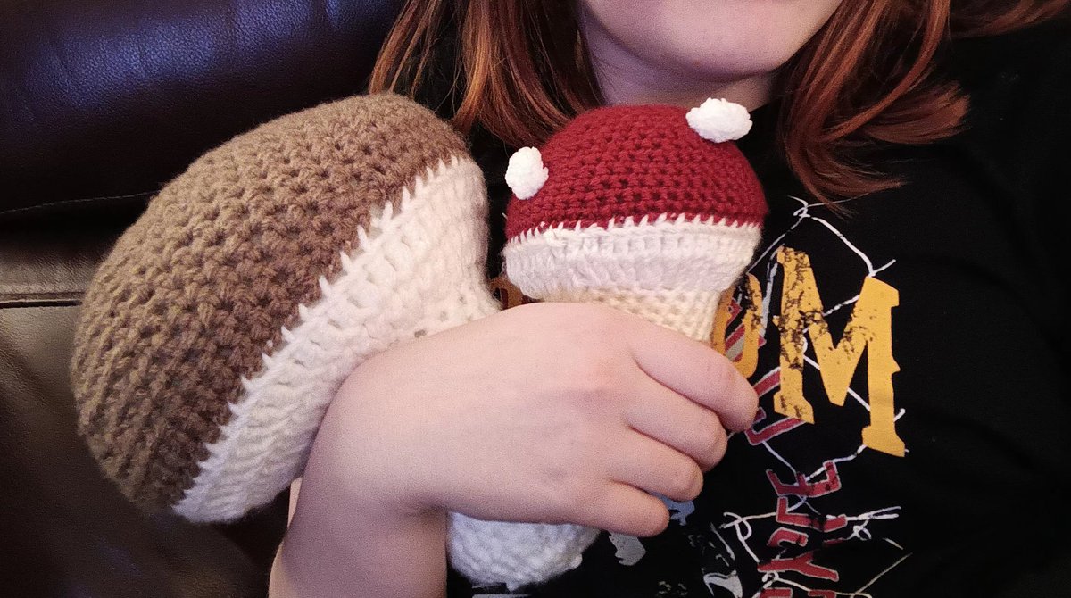 OxaviaMerlin's tweet photo. Crocheted some mushrooms whilst watching romance movies with Grandma and Booboo (my grandad)💕  x https://t.co/ufnyZjj1CQ