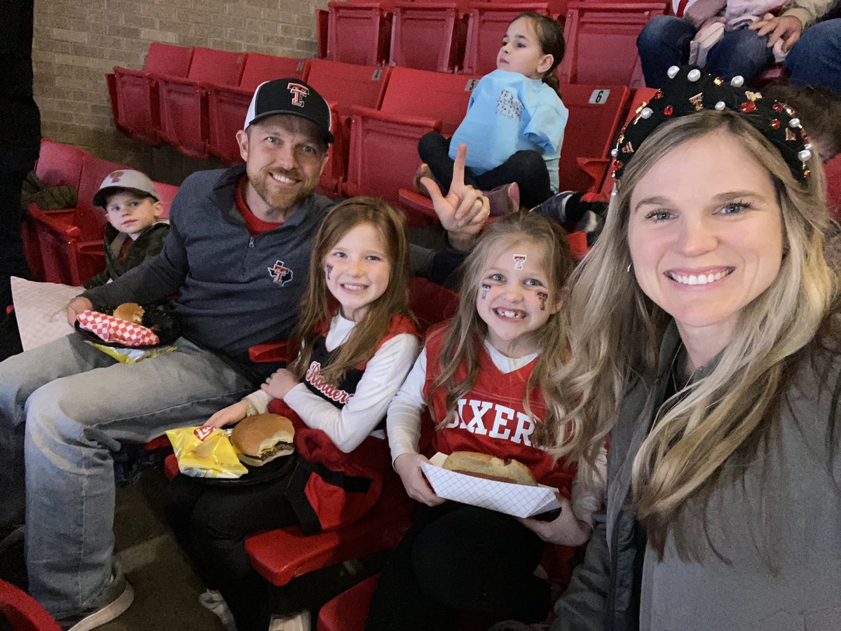 StephenRedBeard's tweet photo. West Texas doesn’t have fair weather….so we don’t think the fans should be either! Made the trip to raise our little Red Raiders right. #KeepFighting @TTUHoopsFans @TTUMBB_Hoops @_KevinObanor  #WreckEm #RedRaider4Life https://t.co/CBZcNfa6HS