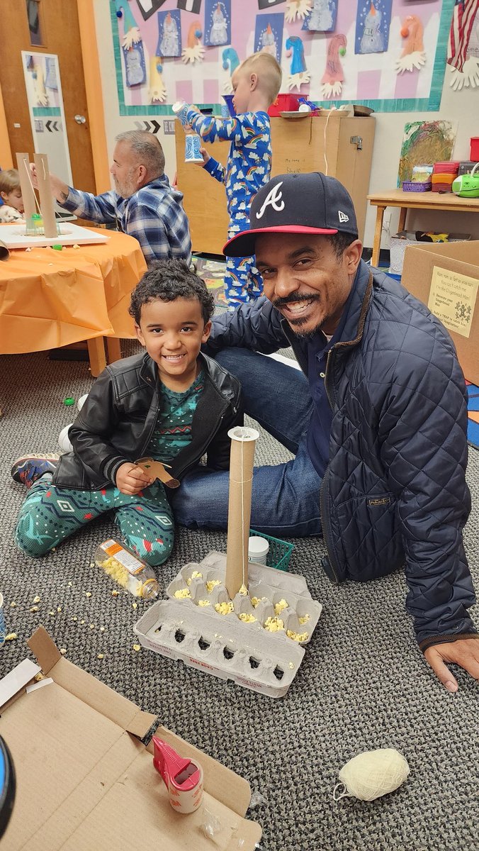marcelhall's tweet photo. Daddy Duties this week. Daddy & Daughter Dance. Daddy N Me Gingerbread Man Trap Contest
#HallTribe #HallClan #DaddyDuties #HeNotMeFor23 #HolyStar #GreenSkittles https://t.co/qosCo23meB