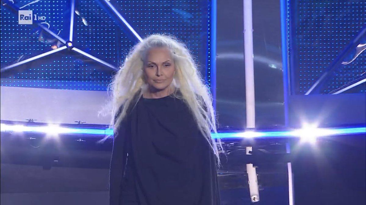 lastgiuli's tweet photo. io che lunedì mattina dovrò affrontare di nuovo la vita senza sanremo dopo non aver dormito per una settimana 

#Sanremo2023 https://t.co/tFLhM8ulcX