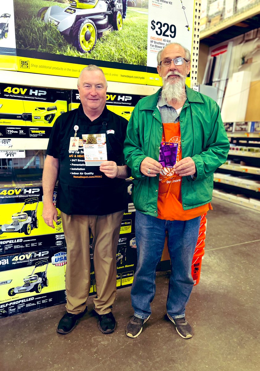 Samantha_RaeT's tweet photo. Give it up for three of our newer associates, Thomas in D25 with his very first lead going through! And of course, Grant in D23 and Crystal in D28 driving quality leads this weekend here at #1853 League City! 💪🏻 💪🏻 💪🏻 @MinySchweizer @AlexSoliz0513 @tatumbank @thd1853 🔥 🔥 🔥 https://t.co/jVEychYkAI