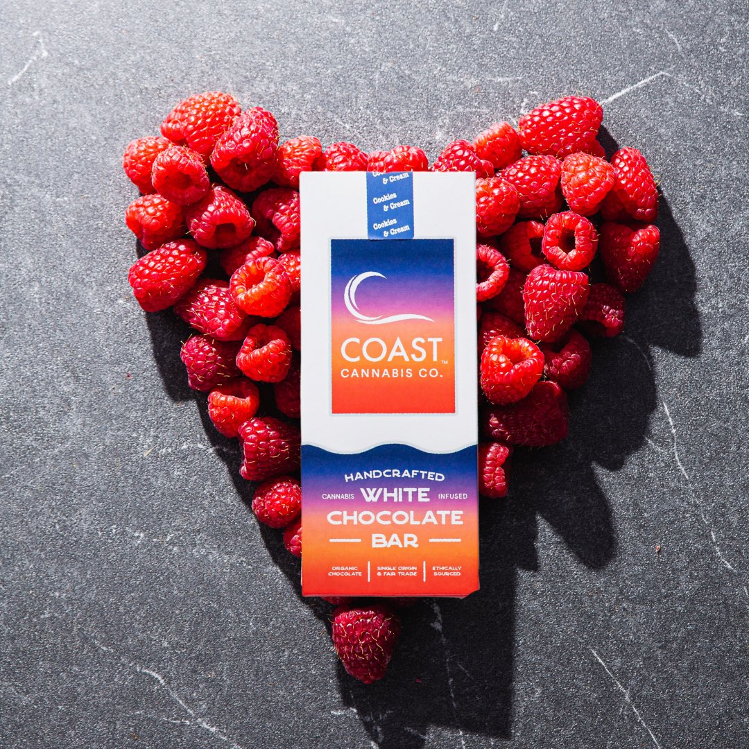 Love is in the air ... or chocolate bar. 💚🍫✌🏾