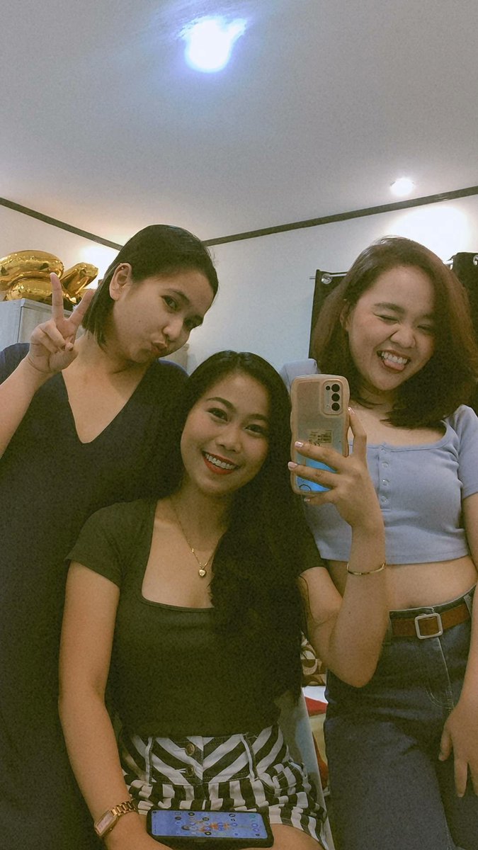mrczrn's tweet photo. flexin' my glam team HAHAHAHA see u sa 18 mwaaa ❤️ https://t.co/iPUSNC3Jj8