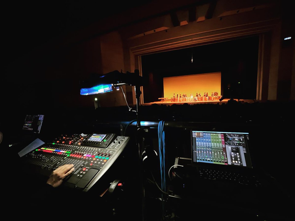 jzstudio's tweet photo. 昨日はホール現場&配信、12月のとある現場でも同じチームで仕事させてもらった方々なので安心。時間ない中、問題なく仕込み終わって本番をむかえることができました。
機材や紹介など、ご協力頂いた皆様ありがとうございます🙏
#jzstudio
#配信
#ffc愛知
#foodforchildren
#オーガニック給食
#asumi https://t.co/4Q6Qm8j53l
