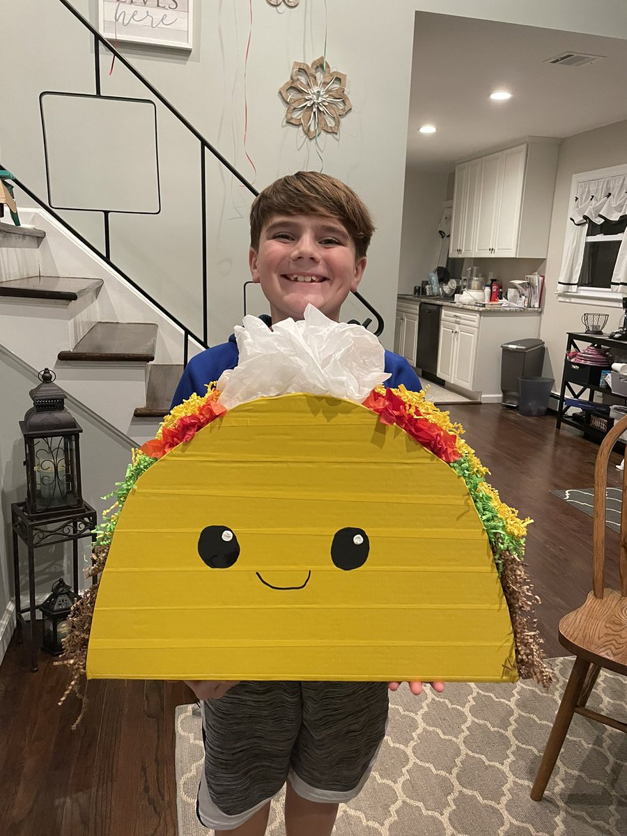 Desiree87829442's tweet photo. Andrew’s Valentines Box! He really threw us a challenge this year but we got it done! Thank you Gran Mare for the structure!! 🌮❤️🤣 #valentinesdaybox #onehappykid #tacos #MTPSpride #NMESpride  @rsutton2207 @NewMonmouthElem @MTPSpride https://t.co/KMvHjTs0yh