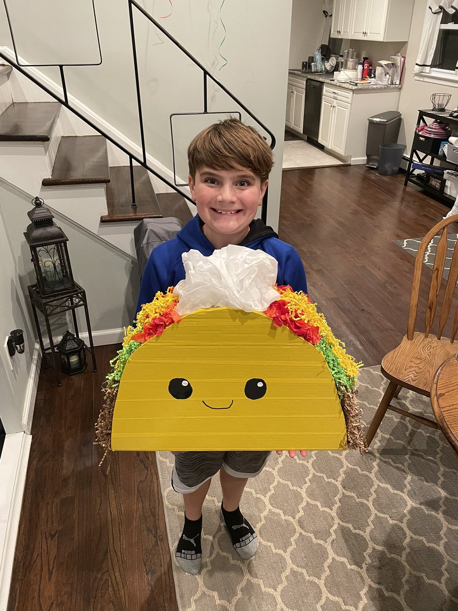Desiree87829442's tweet photo. Andrew’s Valentines Box! He really threw us a challenge this year but we got it done! Thank you Gran Mare for the structure!! 🌮❤️🤣 #valentinesdaybox #onehappykid #tacos #MTPSpride #NMESpride  @rsutton2207 @NewMonmouthElem @MTPSpride https://t.co/KMvHjTs0yh