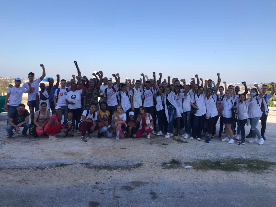 Daniel021122's tweet photo. Hoy los estudiantes de ciencias médicas de 10 octubre dan su paso al frente en el apoyo del proyecto comunitario en la Iglesia Jesús del Monte centro histórico del municipio 10 de octubre
#SomosContinuidad #SomosCuba #MedicinaSiempreAlFrente
#FEU #UJC
#HastaLaVictoriaSiempre https://t.co/QBs8uKPb8q