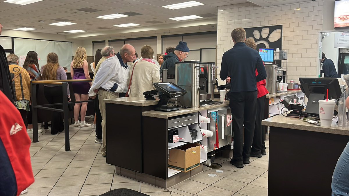 GSGates's tweet image. 10 minutes in a @ChickfilA and you see why it works, why they are always staffed, and why other restaurants aren’t. It’s not complicated. It’s culture and respect. Team leads work with their team not by barking at them. Customers see it and are on waiting. Everyone is winning.