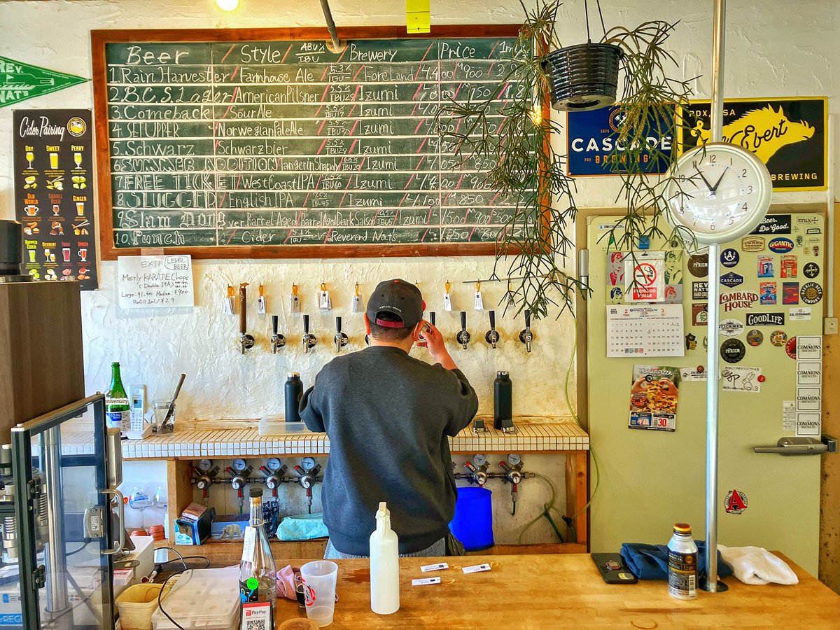 ArtAmaterasu's tweet photo. Hope everyone is having a great weekend.
I Spent the afternoon at one my favorite craft beer place 😎

This one goes out to our good friend @jwtoonen 😄 

#craftbeer #beer #weekend #lunchbeer https://t.co/wLtgsd2sUu