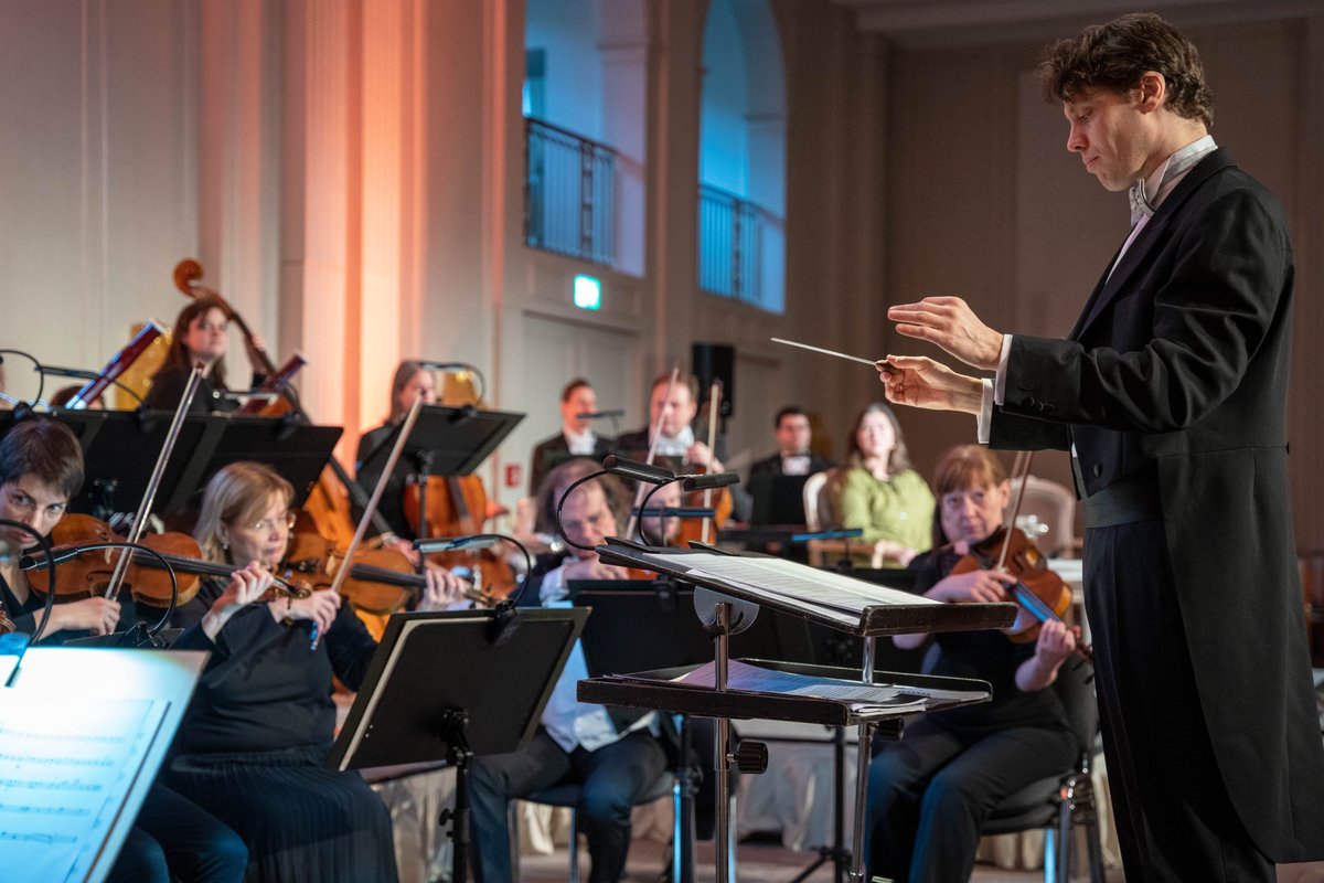 BerlinerSymphon's tweet photo. Eindrücke unserer Probe im #Adlon mit Eva #Mattes und Ulrich #Tukur, mit Kevin #Griffiths (Dirigent) und den #Berliner Symphonikern #Berlin https://t.co/inygTSyh2a