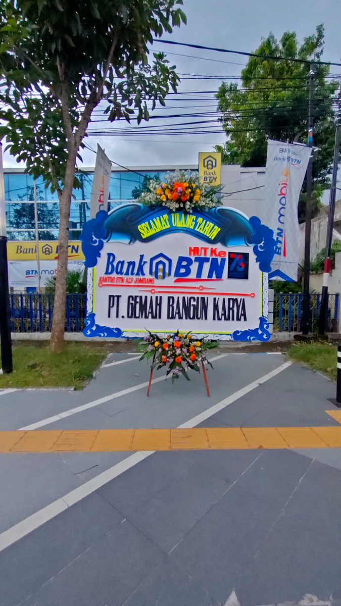 TokoKarangan's tweet photo. TOKO BUNGA PAPAN DI MOJOKERTO
MURAH &amp; TERPERCAYA 
KARANGAN BUNGA MOJOKERTO 
☎/wa:087813534266
Area pengiriman 👇👇👇
#MOJOSARI #SOOKO #JETIS #DAWARBLANDONG #GEDEG  #MOJOANYAR #BANGSAL #PURI #TROWULAN #JATIREJO #DLANGGU #KUTOREJO #NGORO #MAGERS https://t.co/1tMhvIEO9M