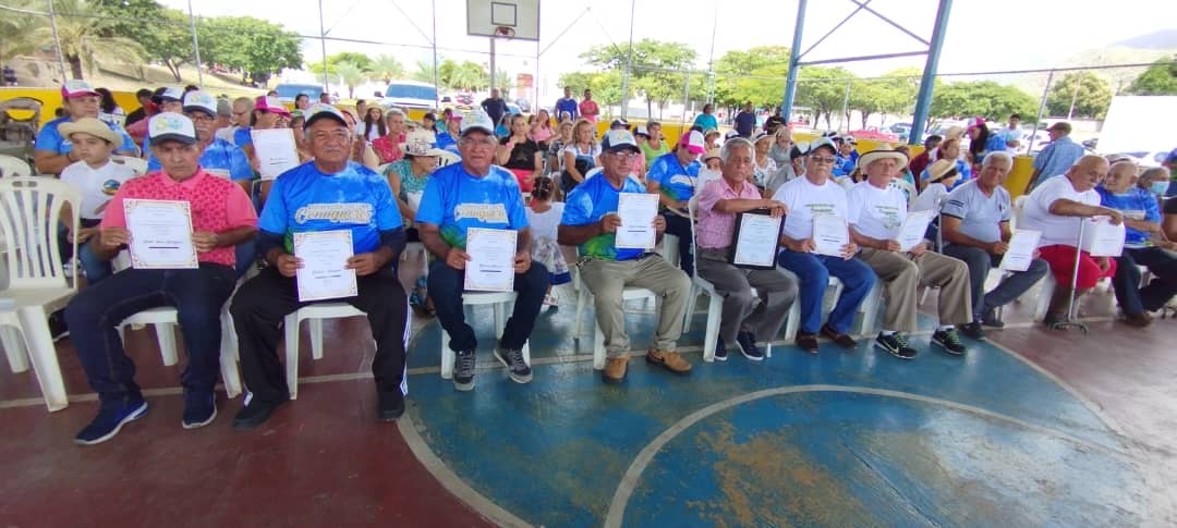 municipio_diaz's tweet photo. La alcaldesa @mari_velasquez
y el diputado @checamemillanz encabezaron la sesión solemne del Concejo Municipal de Díaz para celebrar los 50 años de los Conuqueros en El Espinal #SomosPasiónCaribe
@PSUV_NE @hugbelpsuv @dcabellor @NicolasMaduro https://t.co/SivsKPcSJz