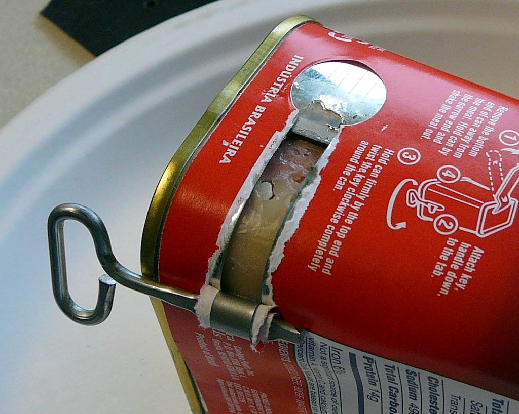 HarryLamont4's tweet photo. @ilovenostalgia .....I'm between dis one and dat one. Assuming dat #PullTop came from a beverage leading to #Inebriation, then da #Munchies, here's a tutorial on how to handle yo meat can, Kipper 🗝️ 🥫🐟🦴
#MeatCanKey #Corned #WheresDaBeef #GrunionRun #GrannyGrunion
https://t.co/yONBCx5omr https://t.co/zTKBZuDcZp