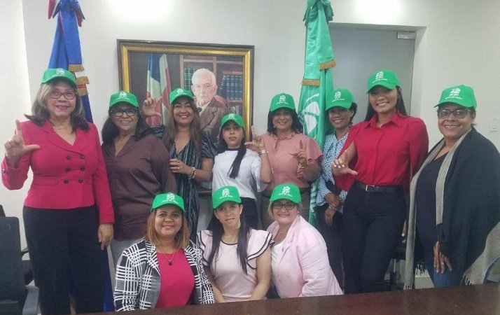 FatimaRoqueR's tweet photo. Unidas somos la Fuerza, Secretaria de la Mujer del partido Fuerza del Pueblo, trabajaremos unidas para llevar al líder Leonel Fernández a la Presidencia en el 2024 https://t.co/ae3biytVVd
