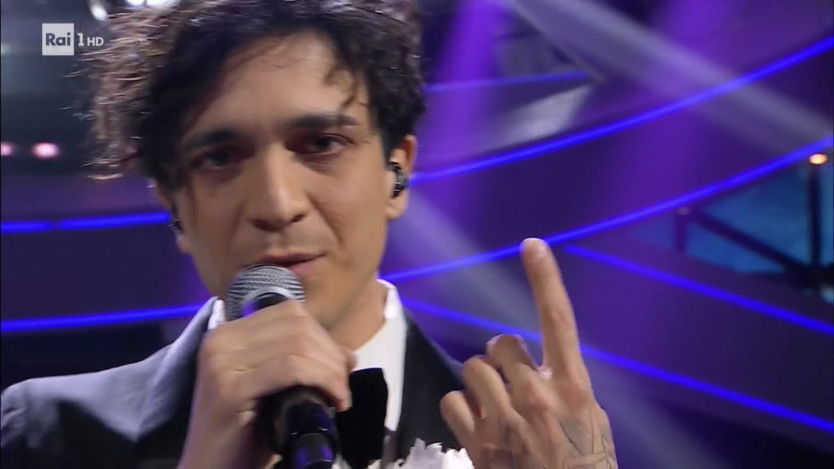 trashastrale's tweet photo. Non succede, MA SE SUCCEDE! #Sanremo2023 https://t.co/qBUtFQOexE