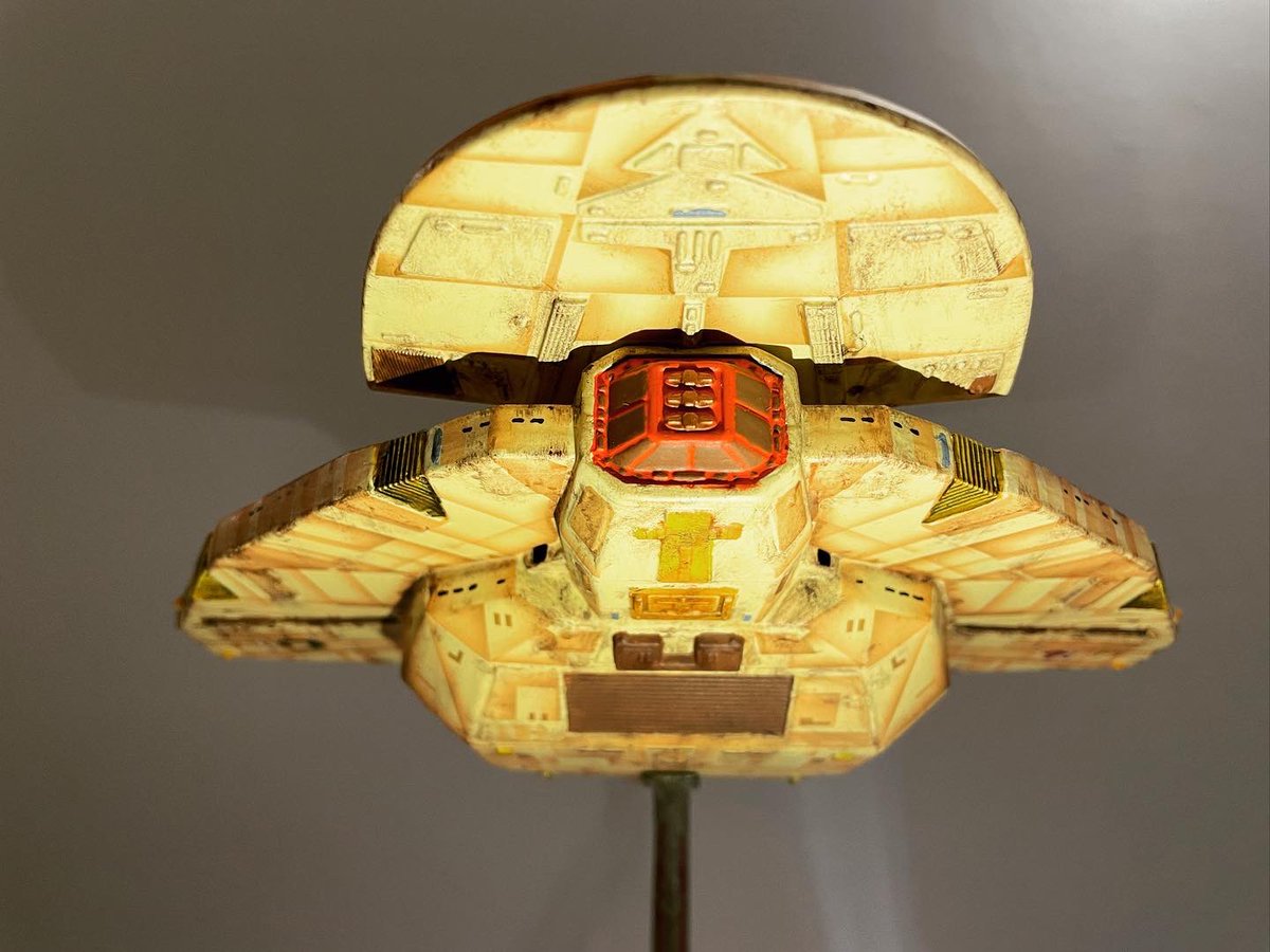 MrBaileyOB's tweet photo. Introducing a Cardassian Galor warship— Gul Dukat’s Prakesh! I’ve had the primed and base coat painted for the pieces of this sitting around for many years. A few weeks ago I decided to finally finish this old 1990’s model. I’ve never built this one before! #startrekmodels #llap https://t.co/aMQeNOjG0n