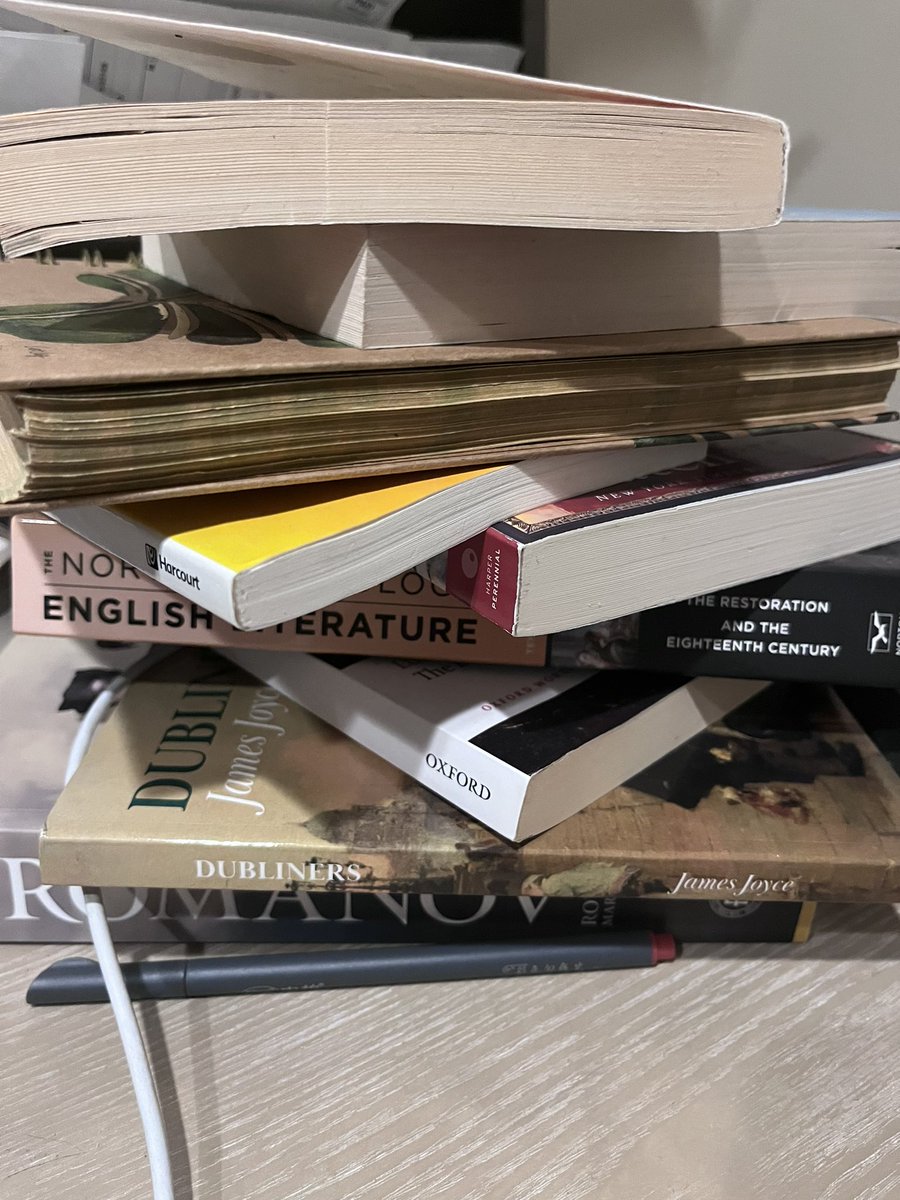 Rebecca 📖 tweet media