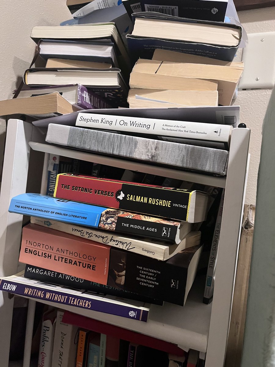 Rebecca 📖 tweet media