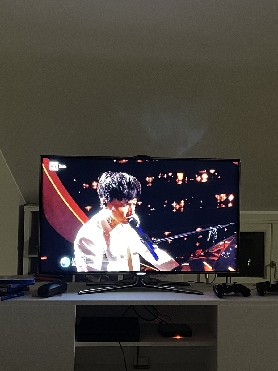 _GiuseppeParisi's tweet photo. 01:49  di notte. 5 lagne nella top five dei potenziali vincitori. Rimpiango "zitti e buoni", Maremma merda!
#Sanremo2023 https://t.co/rNBqWYL0uI