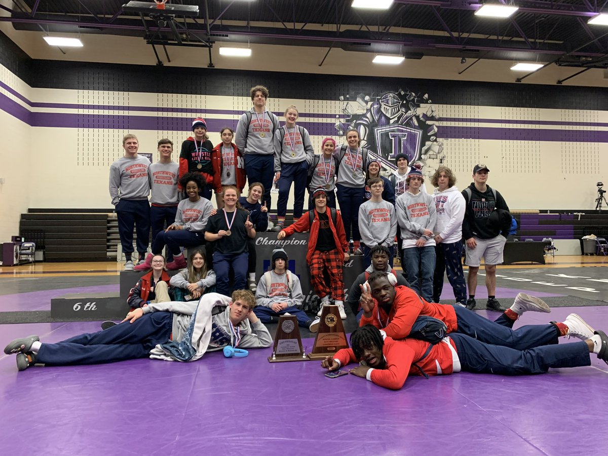 CoachFreshNHS's tweet photo. Boys are back to back Regional Champs! 😈
Girls team finishes second! 

On to STATE! https://t.co/N5THsnncQ7