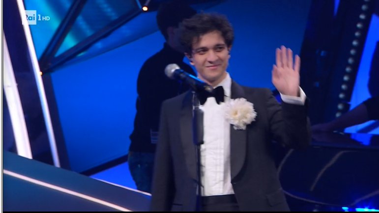 napadeslocado's tweet photo. THAT'S MY BOY ON THE SANREMO PODIUM AFTER COMING LAST LAST YEAR #sanremo2023 https://t.co/N26BfMpEqD