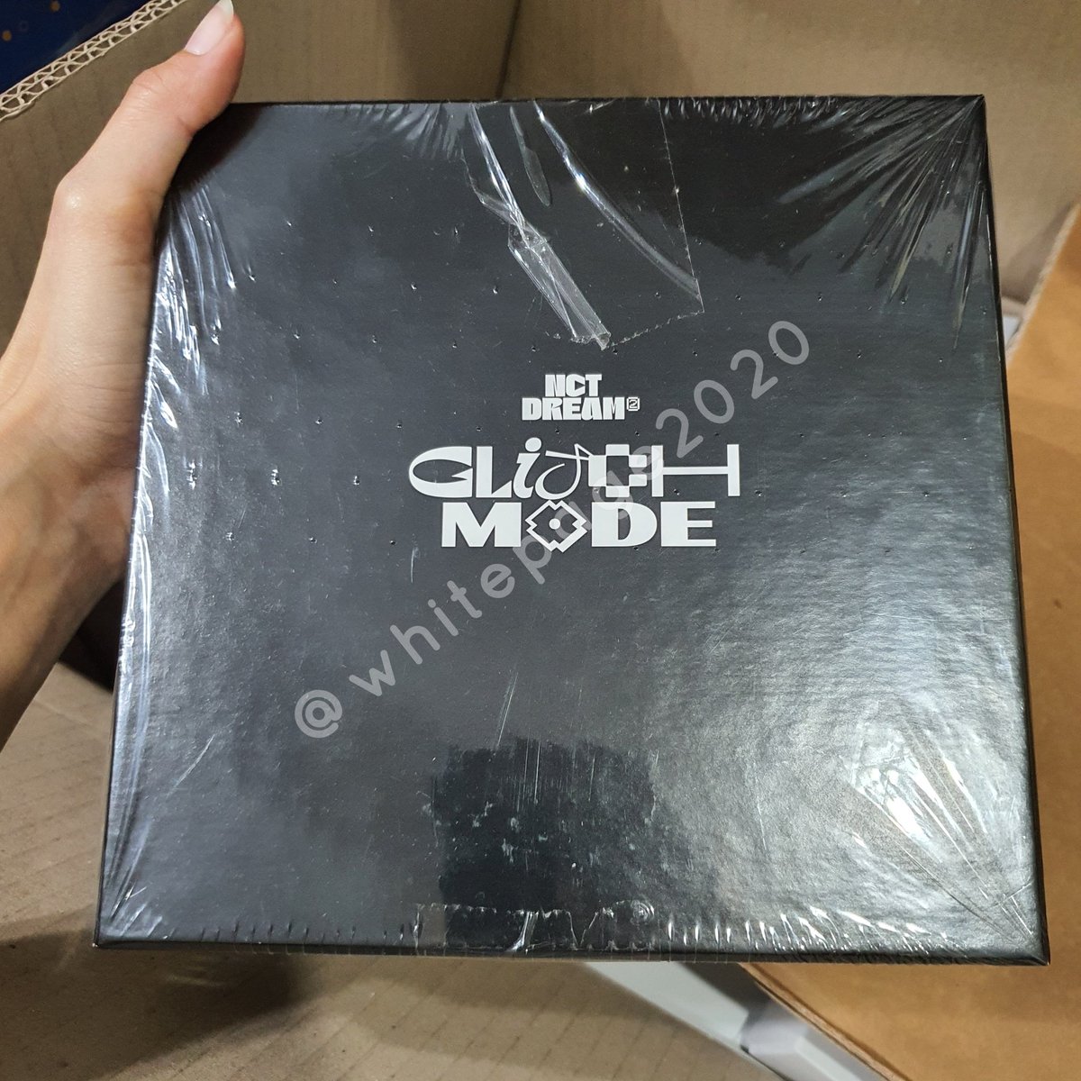 whitepage2020's tweet photo. พร้อมส่งในไทย 🌸

NCT DREAM - Glitch Mode Deluxe Box : T-Shirt (Black) ยังไม่แกะ การ์ดสุ่ม 1/7

มี 1 บั้ม
💵 1,690.-
📮 ค่าส่ง 50

สั่งทาง DM #ตลาดนัดnct #ตลาดนัดอซทดรีม #ตลาดนัดnctdream #ตลาดนัดอซท https://t.co/GEmbmYrwNm