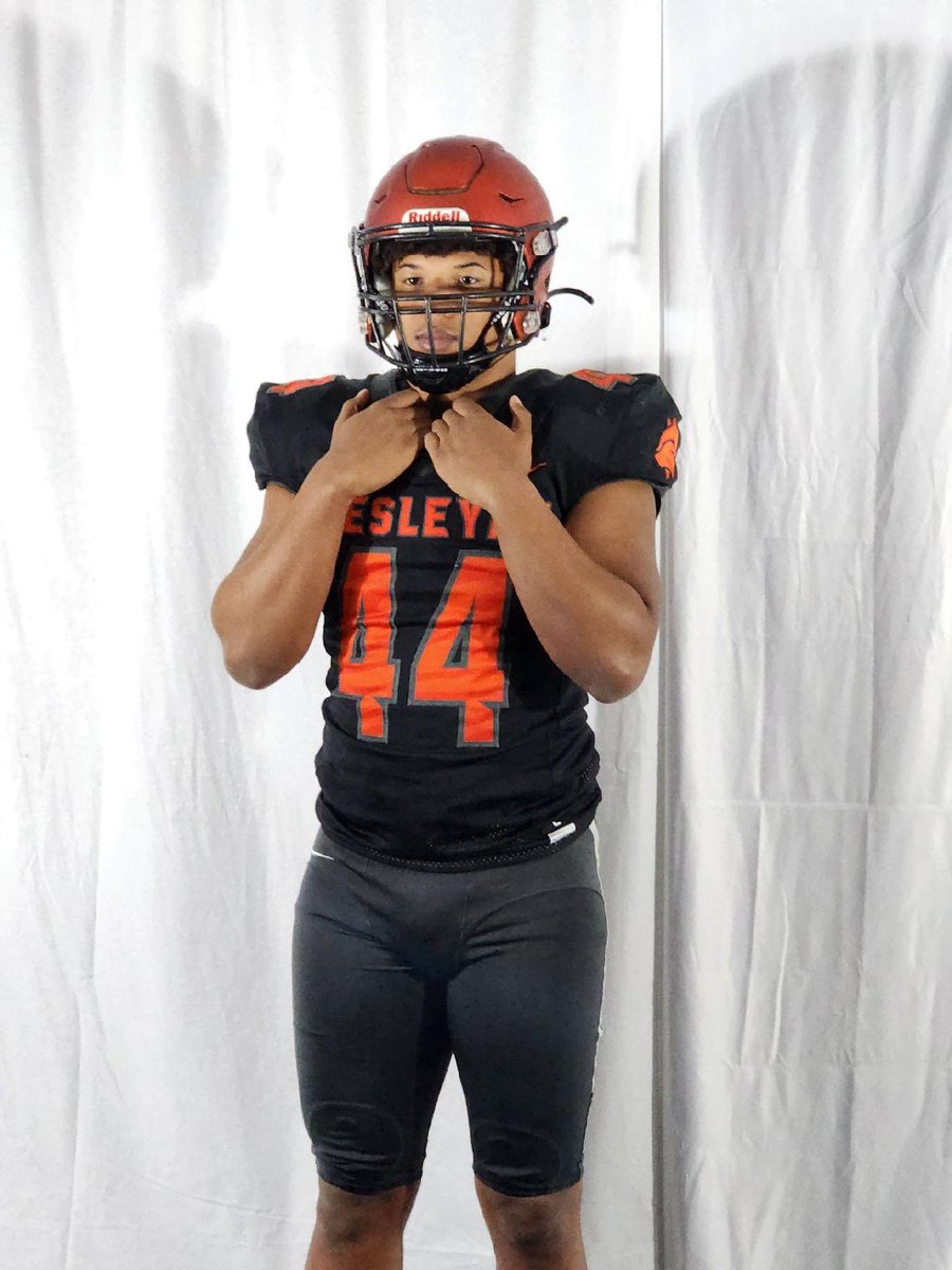 JulyianStreet's tweet photo. After great conversations an visit this weekend I’m blessed an grateful to receive a offer from @Martind_Gator an @WVWCFB https://t.co/ovxwcr9qqL