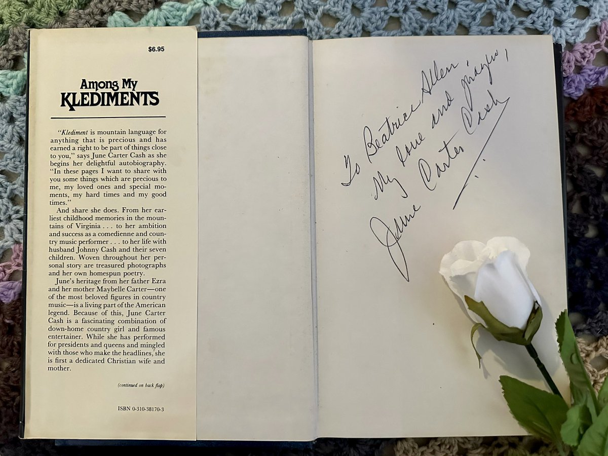 VonzeReader's tweet photo. And to my surprise, when the used copy arrived, I discovered it’s autographed https://t.co/pY1KxmkzkB