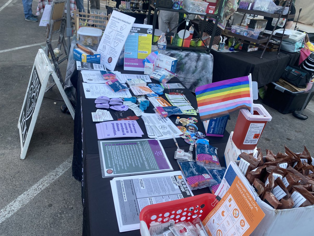 Gabyfernbaugh's tweet photo. Great information from the Southwest Recovery Alliance booth! They are a non profit organization that advocated for safe drug use and legal sex work. 🫶 https://t.co/u8xBuKpZxZ