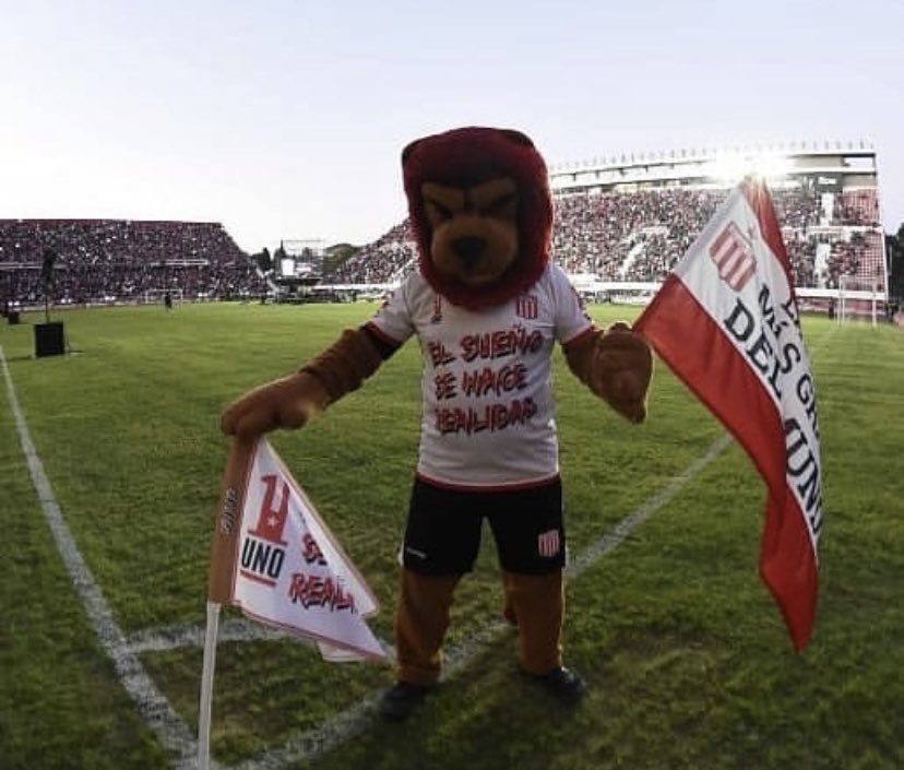 GrassoWalter's tweet photo. #EDLP El León fue suspendido por una fecha y no estará ante Lanus por haber salido detrás en la foto del equipo de Tigre en el último partido de local.
Se ve q los veedores de la LPF están muy preocupados por esas pavadas!!!! https://t.co/8zzBhEiWzW