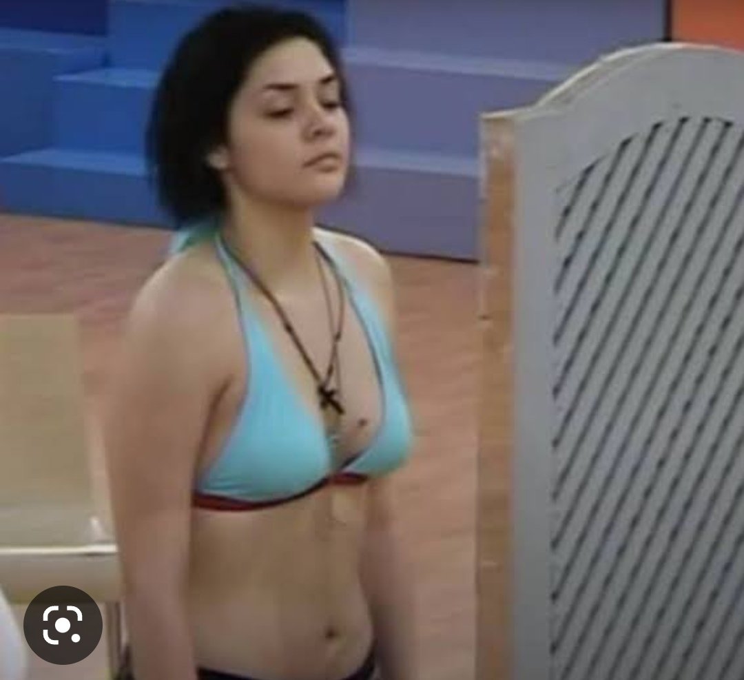 MdeONubia's tweet photo. @ChapoyPati A ver animal... ¿En donde está el sobre peso de Yuridia mientras estaba en la academia? Eres una nefasta igual que todo tu séquito. DEL CUERPO AJENO NO SE OPINA. #teamyuridia #delcuerpoajenonoopines #Ventaneando #dejendeestarchingando #getalife https://t.co/X6e36vPvO6