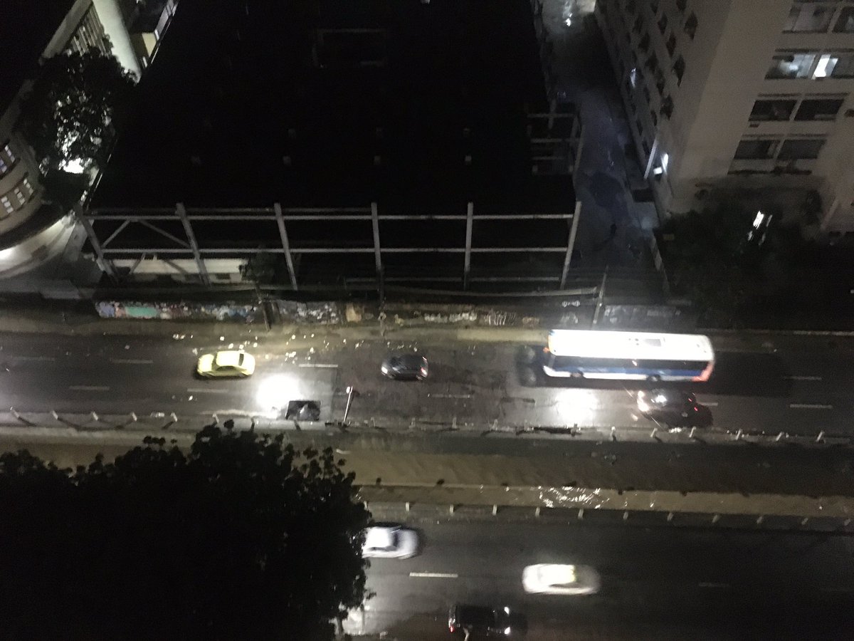 claudiam_assis's tweet photo. Alô @CETRIO_ONLINE @eduardopaes 

Socorro para a Av. Professor Manoel de Abreu, 559.
Risco de acidente grave.
Buraco gigante sinalizado provisoriamente por transeuntes. https://t.co/fHIr21thEz