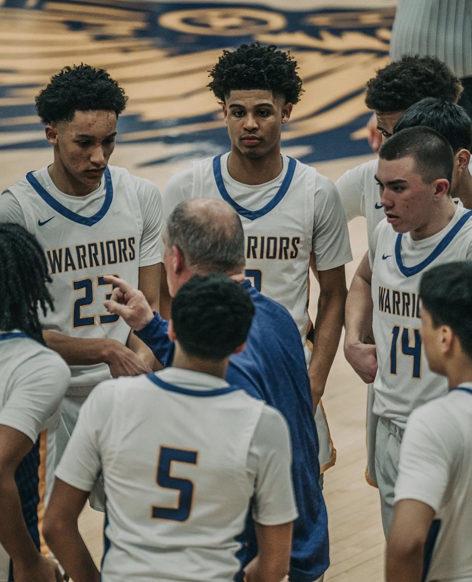 Coach Schumpert was in playoff mode last night

His 781 win 

But look at the focus of his troops 

Says it all 

Great photo <a href="/deeyung/">Dylan Young</a> 

<a href="/Terrance_J2024/">Terrance Johnson</a> <a href="/jakobictallent/">Jakobi</a> <a href="/BreylonOwens/">Breylon Owens</a>