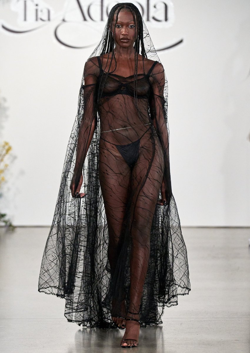 muglare's tweet photo. YES YES YES! tia adeola’s fw23 collection is it! https://t.co/6KK2RZ1OUg