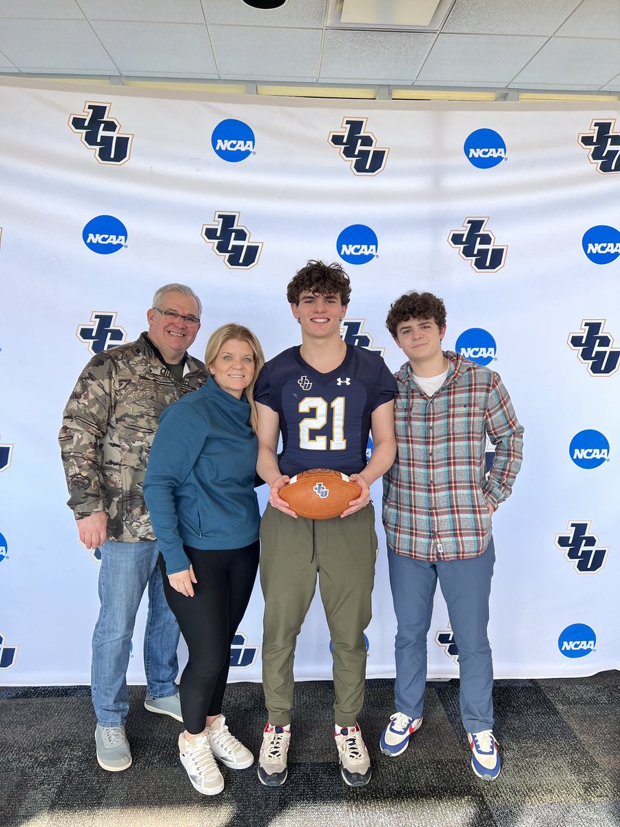 Beyond blessed to have received an offer from John Carol University. Had a great visit today with the @JCUFootball coaches. Thank you @rex_rover for inviting me down to see the program.
