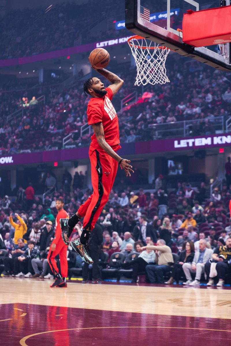 chicagobulls's tweet photo. Go time! 

@TheRea1DJones | @DeMar_DeRozan https://t.co/uT2SQPpeW5